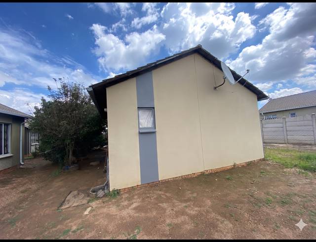 2 BEDROOM HOUSE FOR SALE IN SAVANNA CITY